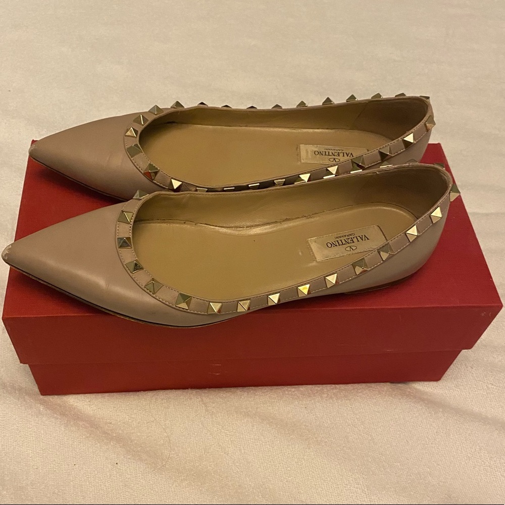 Nude Leather Valentino Garavani Rockstud Ballet Flats, Size 38 (US 7.5)